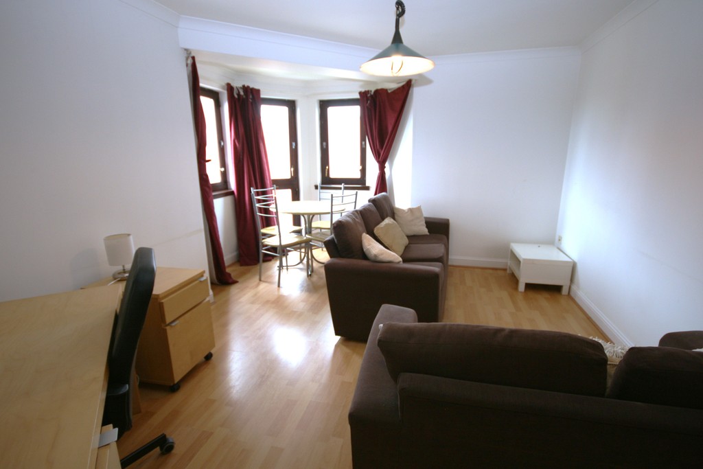 2 bed flat to rent, Parsonage Square, Merchant City, Glasgow, photo 1 of 11