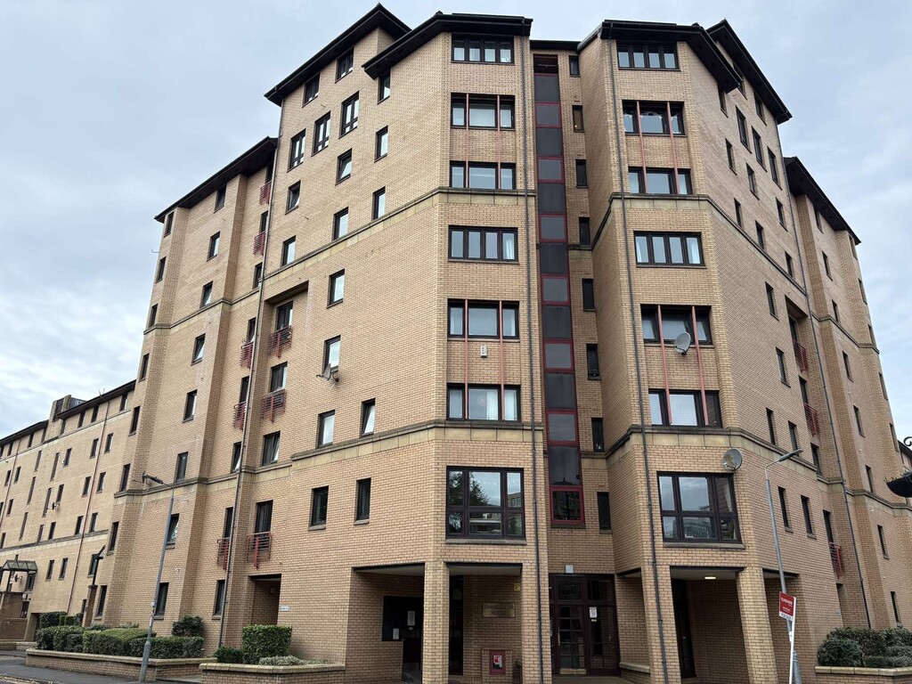 2 bed flat to rent, Parsonage Square, Merchant City, Glasgow, photo 1 of 11